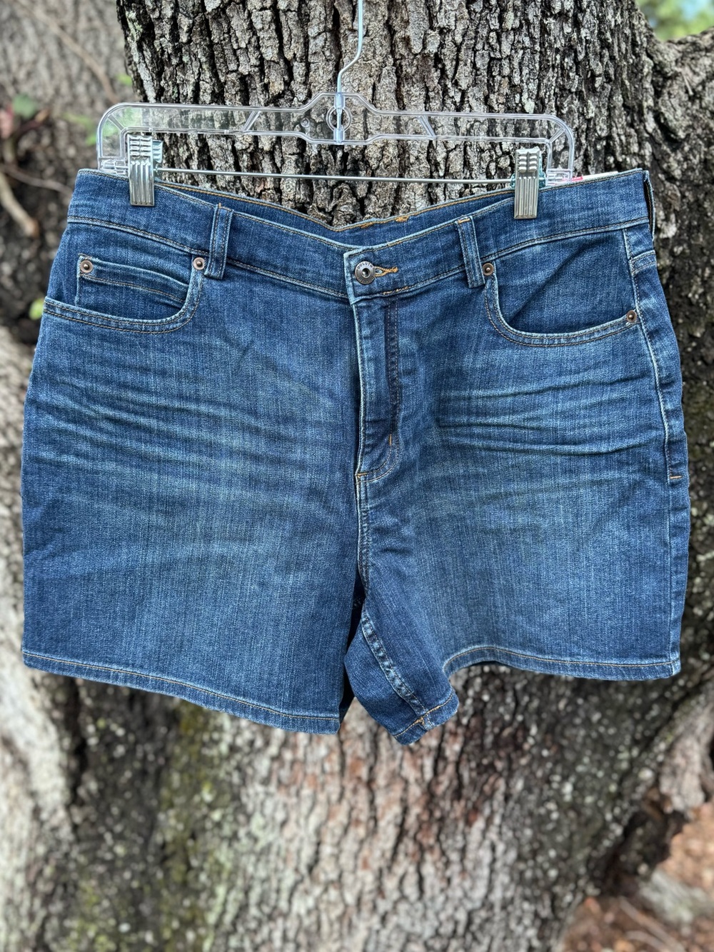 NWT Duluth Trading Co. Women's Dark Blue Denim Shorts.Size 16